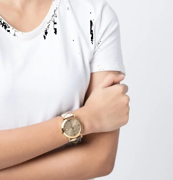 Détail bracelet cuir beige Burberry BU9026 The City boucle ardillon 18mm femme