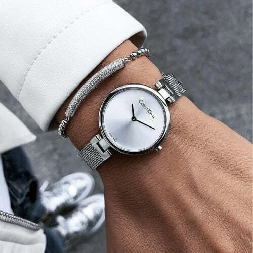 Montre Calvin Klein K8G23126 femme détail bracelet acier inoxydable