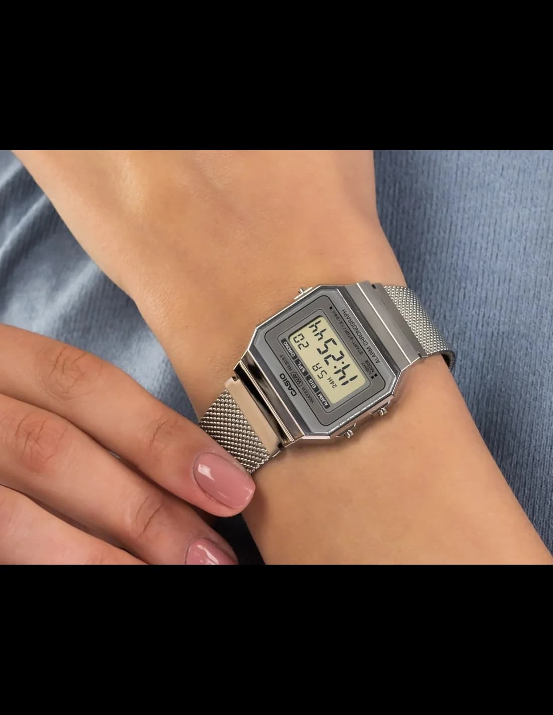 Montre Casio A700WEM-7AEF affichage digital et maille milanaise vue 4