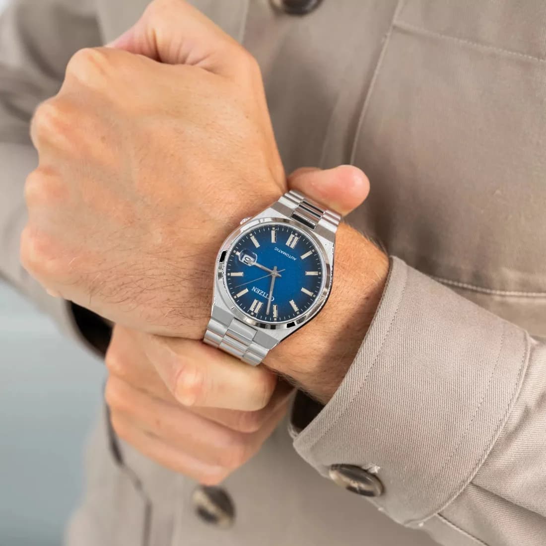 Montre Citizen NJ0151-88L homme détail bracelet acier inoxydable