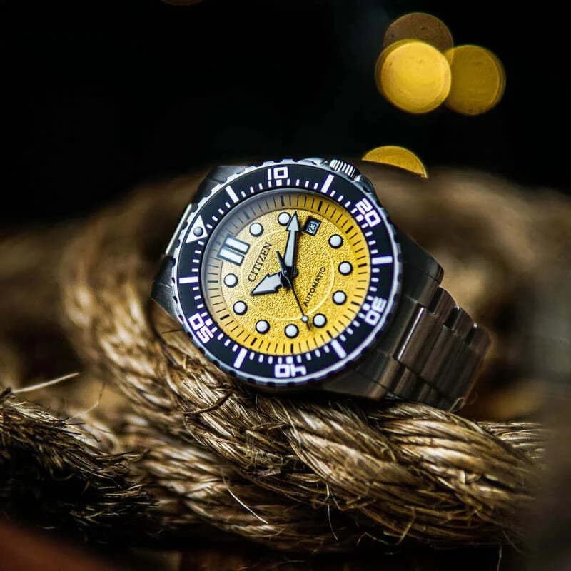 Montre Citizen NJ0170-83Z homme détail bracelet acier inoxydable