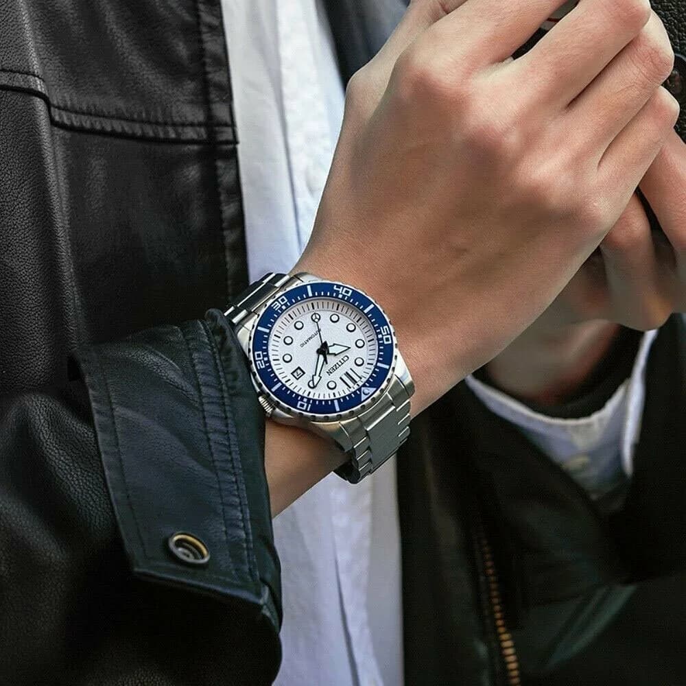 Montre Citizen NJ0171-81A détail bracelet acier maille argent avec fermeture déployante