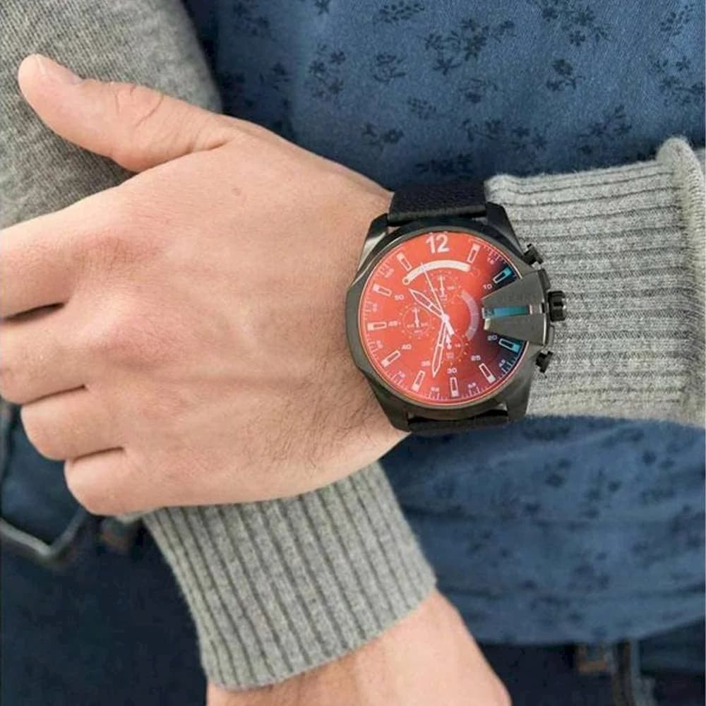 Montre Diesel DZ4323 Mega Chief Cuir Noir et Verre Iridescent vue 4