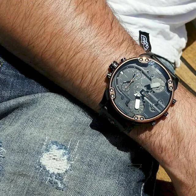 Bracelet Diesel DZ7400 en cuir noir, coutures contrastées, fermoir boucle ardillon gravé Diesel