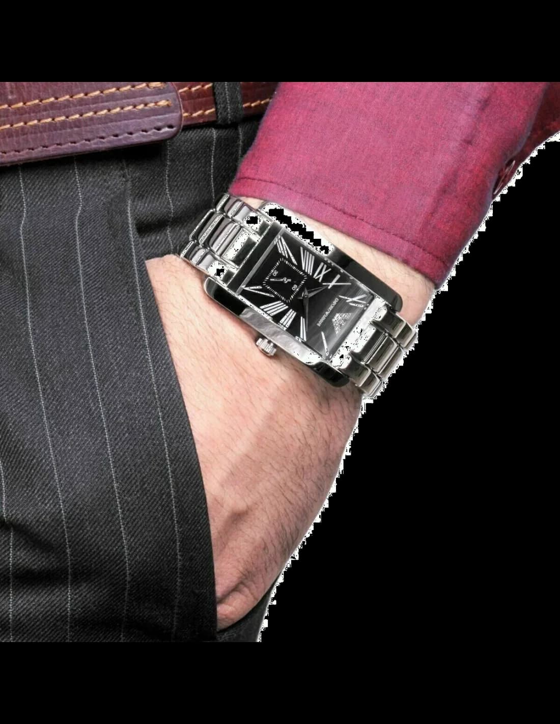 détails cadran, bracelet en cuir, fermoir en acier