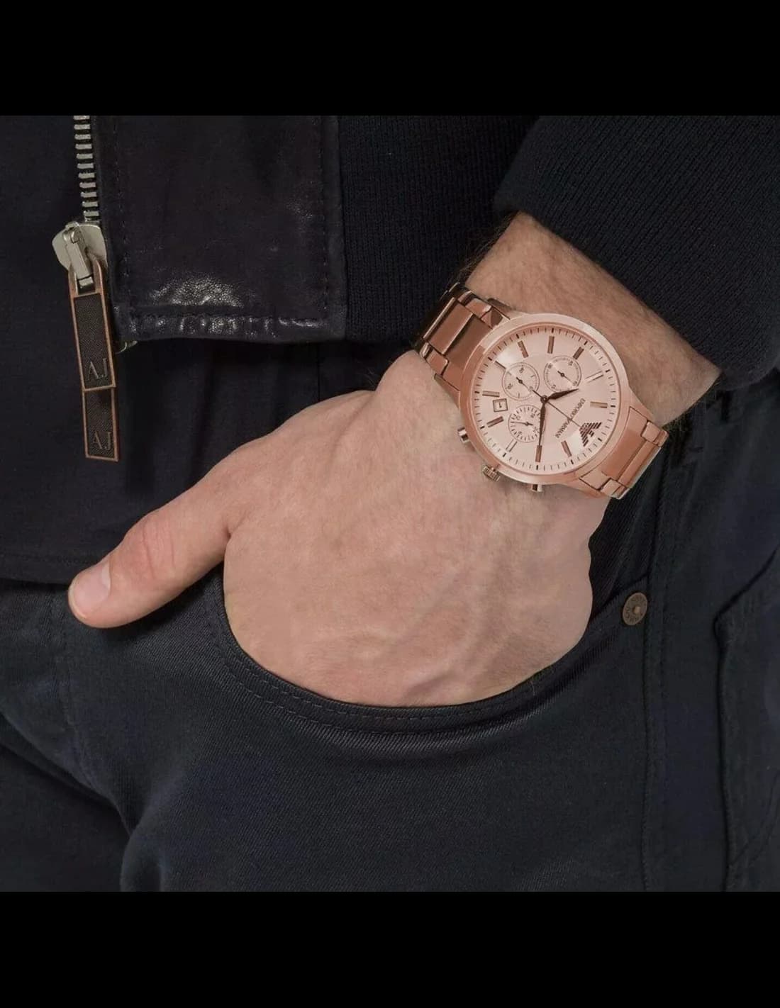 Détails du cadran et bracelet en cuir de l'Emporio Armani AR2452