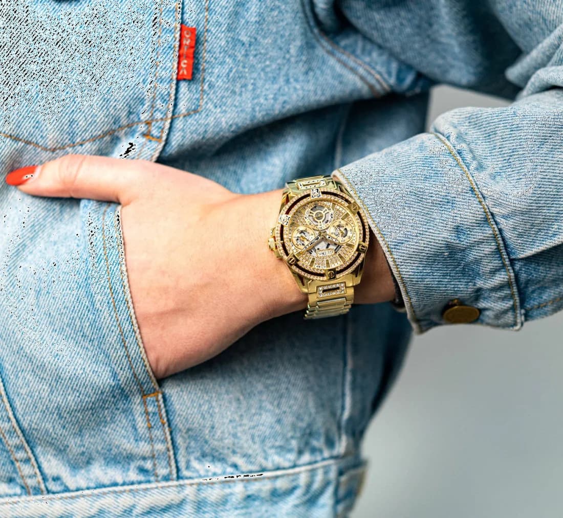 Montre Guess Queen GW0464L2 en acier doré cadran orné de cristaux vue 5