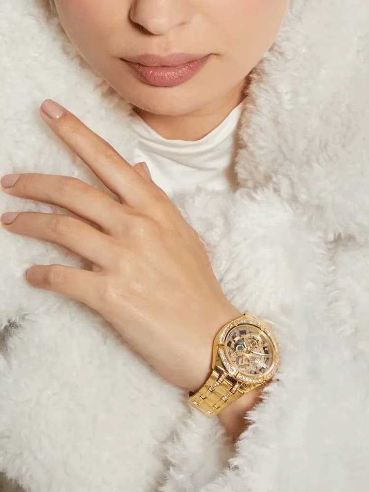 Montre Femme Guess Allara GW0604L2 bracelet acier doré cadran squelette cristaux multifonctions vue 5