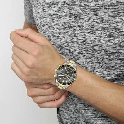 Montre Hugo Boss 1514144 Runner en Acier Bicolore et Cadran Gris vue 4