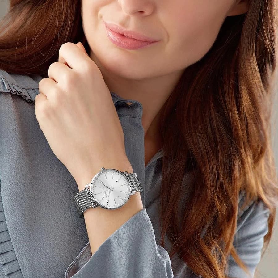 Profil boîtier Michael Kors MK4338 rond en acier inoxydable doré, finition polie, verre minéral résistant