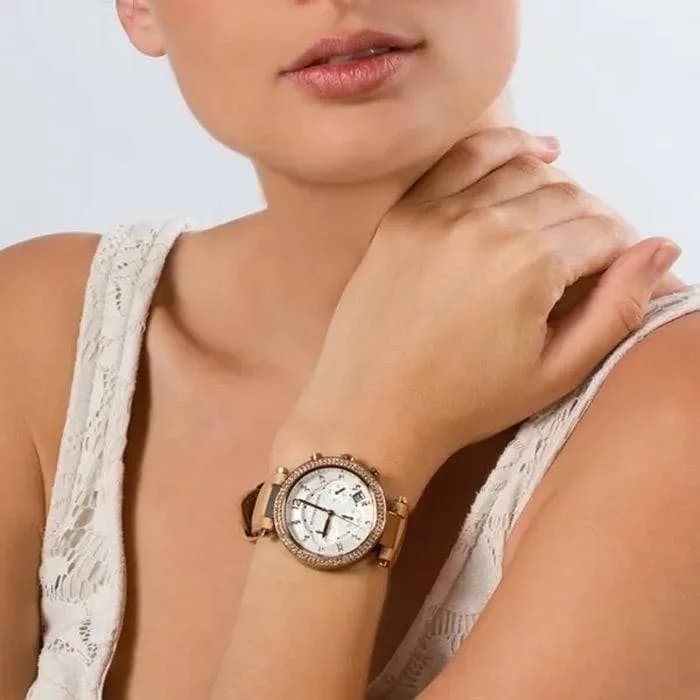 Montre Femme Michael Kors Parker MK5633 bracelet cuir beige vue 4