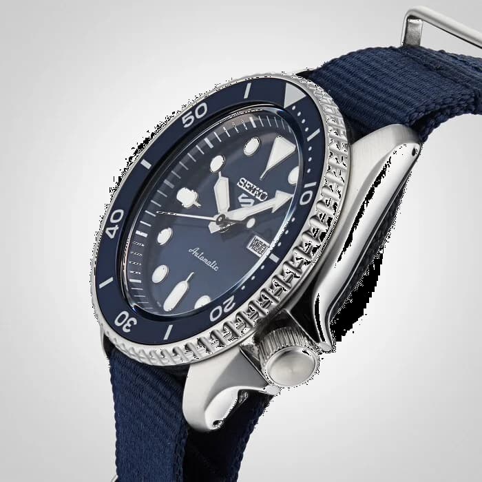 Montre Seiko SRPD51K2 Automatique Cadran Bleu et Bracelet NATO vue 4