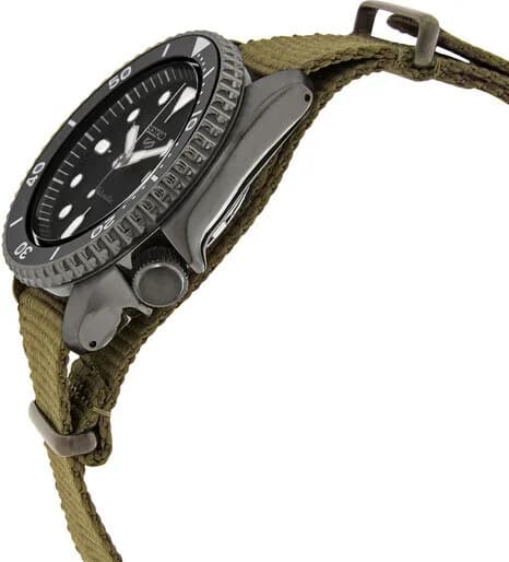 Montre Seiko SRPD65K4 Automatique Boîtier Acier Noir et Bracelet NATO Vert vue 2