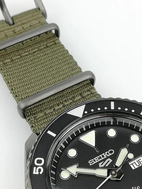 Montre Seiko SRPD65K4 Automatique Boîtier Acier Noir et Bracelet NATO Vert vue 3