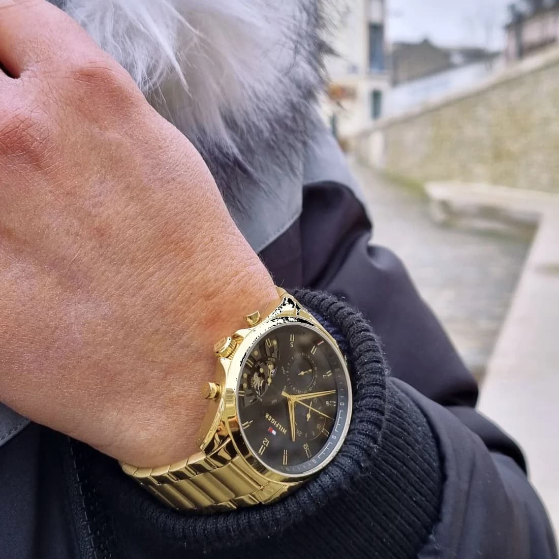 Montre Tommy Hilfiger 1710447 Baker en acier doré avec cadran squelette vue 5