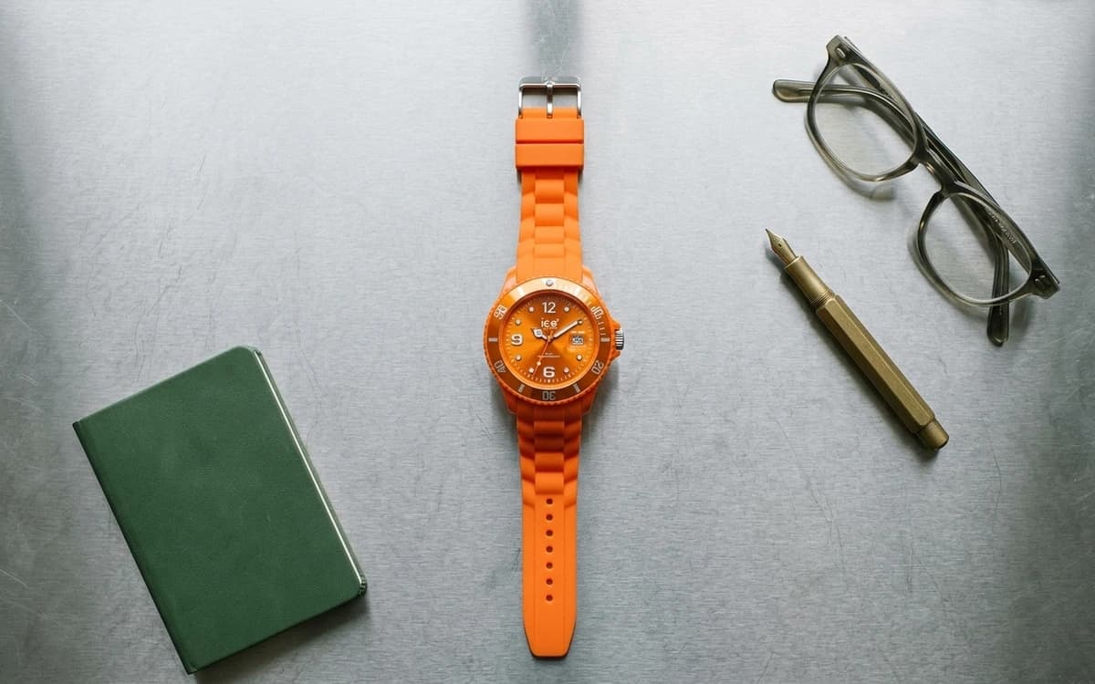 Montre Étanche 200m : Le compagnion idéal pour la plongée